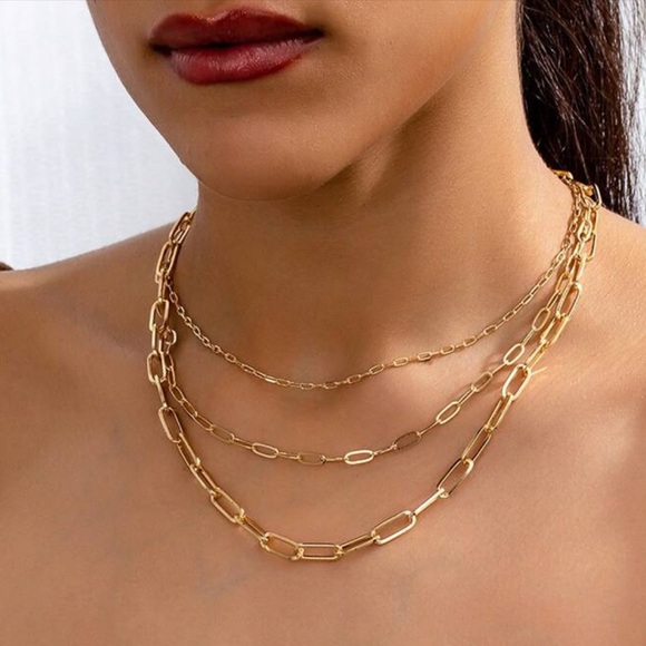 Jewelry - Elegant Gold Chain Necklace